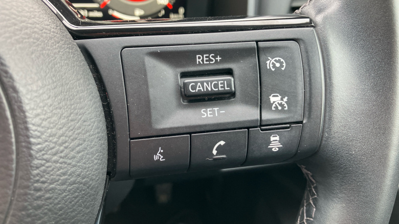 Nissan Qashqai 1.3 DiG-T MH N-Connecta 5dr Petrol Hatchback